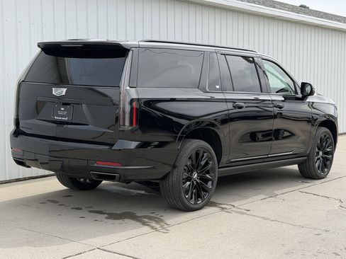 New 2026 Cadillac Escalade ESV Platinum Sport w/ LPO, ONYX Package AWD/4WD image 4
