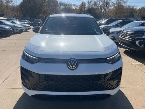New 2026 Volkswagen Tiguan SE R-Line AWD/4WD image 2
