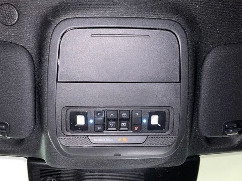 Used 2020 Ford Explorer XLT w/ Equipment Group 202A RWD image 23