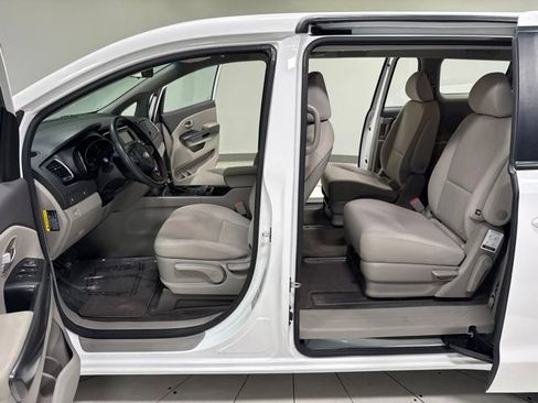 Used 2018 Kia Sedona L FWD image 8