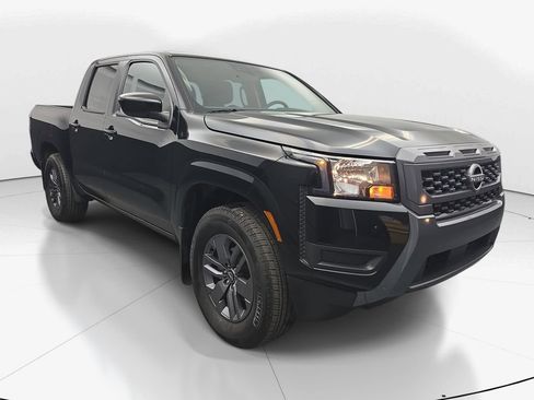Used 2025 Nissan Frontier SV RWD image 3