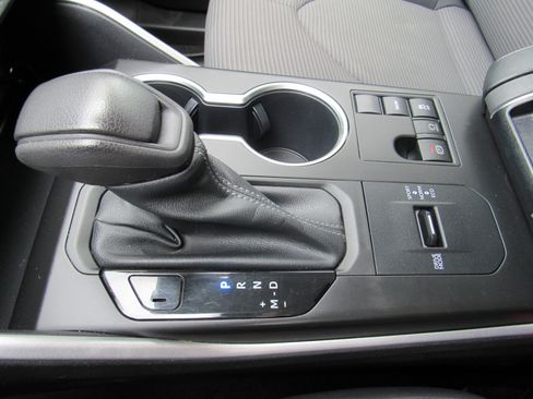 Used 2023 Toyota Highlander L FWD image 26