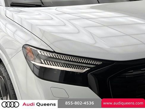Used 2025 Audi Q4 e-tron Prestige image 9