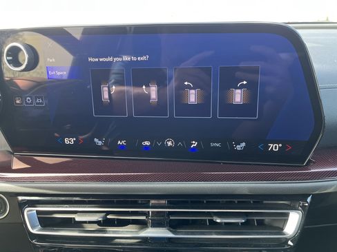 Used 2024 Chevrolet Traverse Z71 w/ Enhanced Driving Package image 31