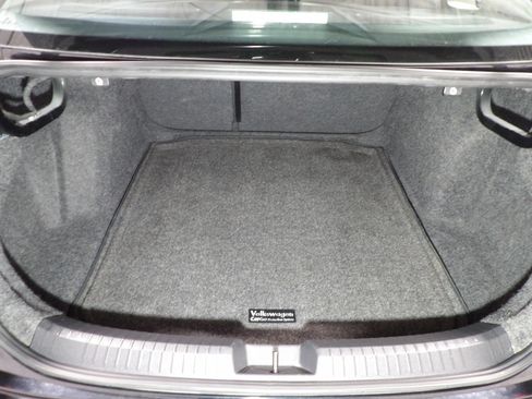 Used 2024 Volkswagen Jetta SE FWD image 6