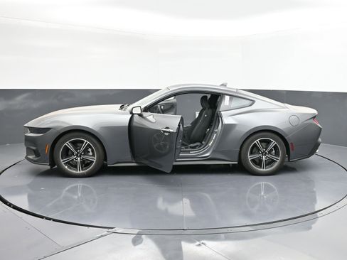 Used 2025 Ford Mustang Coupe image 27