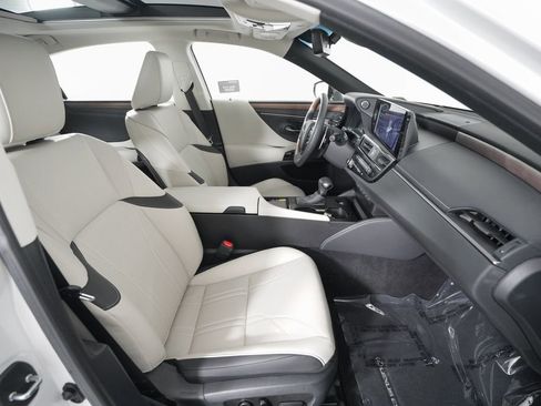 Certified 2024 Lexus ES 350 w/ Technology Package FWD image 19