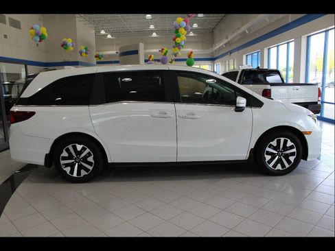 Certified 2025 Honda Odyssey EX-L image 4