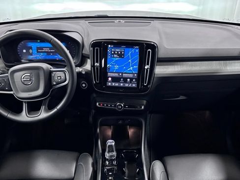 Certified 2025 Volvo XC40 B5 Plus AWD/4WD image 2