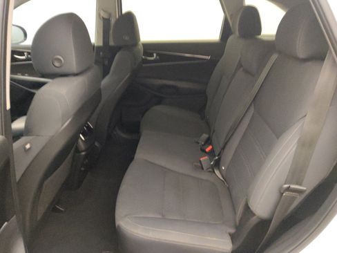 Used 2018 Kia Sorento FWD image 18