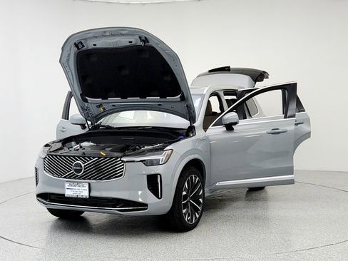 New 2025 Volvo XC90 T8 Core w/ Protection Package Premier image 9