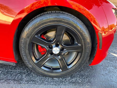 Used 2019 Chevrolet Camaro LT RWD image 17