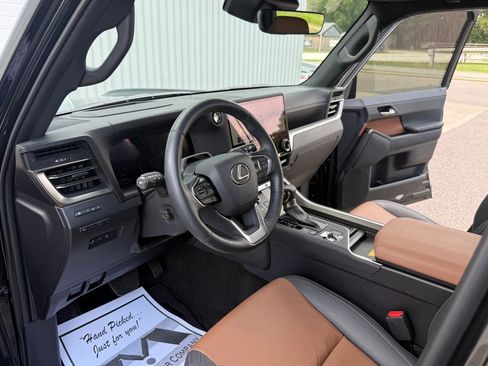Used 2025 Lexus GX 550 w/ Cold Area Package AWD/4WD image 20