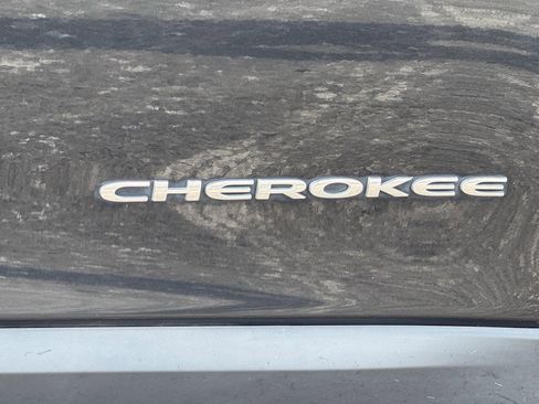 Used 2015 Jeep Cherokee Latitude w/ Cold Weather Group image 41