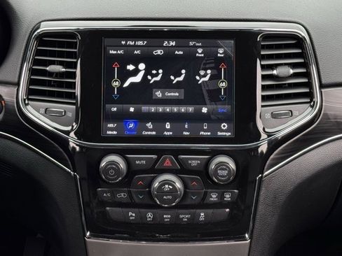 Used 2022 Jeep Grand Cherokee Limited image 17