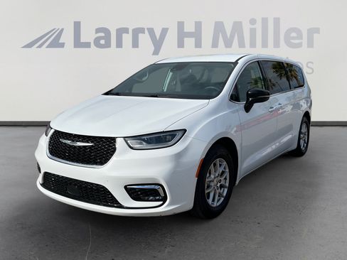 Certified 2024 Chrysler Pacifica Touring-L FWD image 1