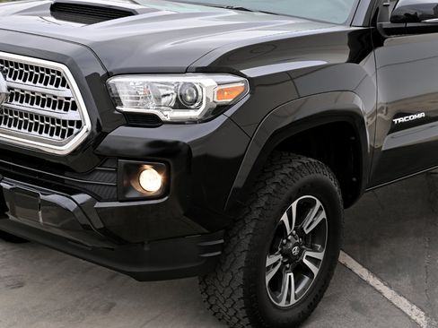 Used 2016 Toyota Tacoma TRD Sport image 22