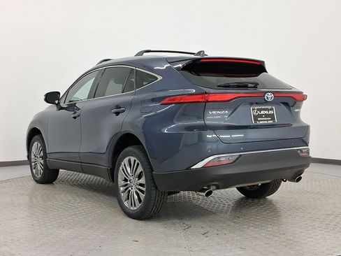 Used 2024 Toyota Venza Limited image 3