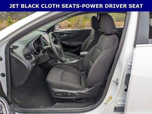 Used 2025 Chevrolet Malibu LT image 3