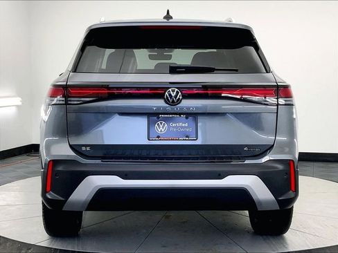 Certified 2025 Volkswagen Tiguan SE w/ Panoramic Sunroof Package AWD/4WD image 6