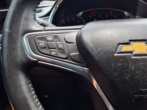 Used 2017 Chevrolet Malibu LT FWD image 15