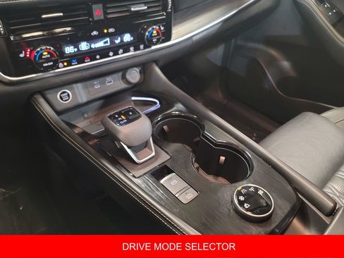 Used 2023 Nissan Rogue Platinum w/ Platinum Premium Package image 20