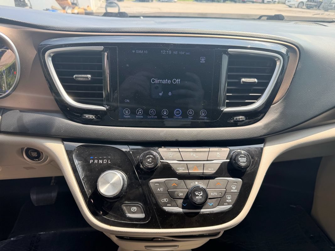 Used 2017 Chrysler Pacifica Touring-L Plus FWD image 20