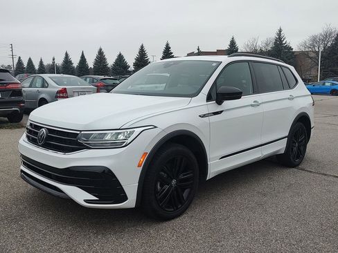 Used 2022 Volkswagen Tiguan SE R-Line image 24