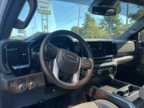 Used 2024 GMC Sierra 2500 SLT image 25