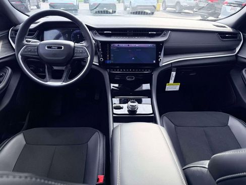 New 2026 Jeep Grand Cherokee Altitude image 3