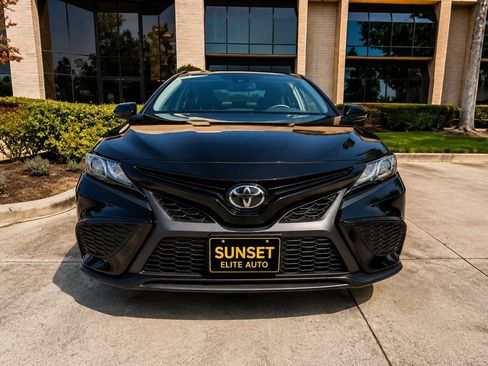 Used 2023 Toyota Camry SE w/ Convenience Package FWD image 4