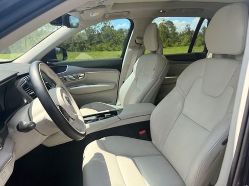 Used 2022 Volvo XC90 T5 Momentum w/ Protection Package Premier FWD image 6