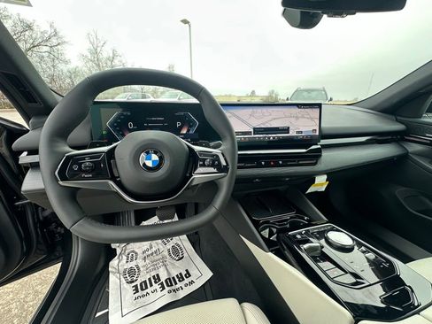 Certified 2025 BMW 530i image 9