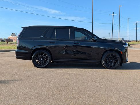 Used 2023 Cadillac Escalade Sport w/ LPO, ONYX Package image 4