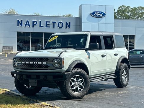 Certified 2024 Ford Bronco Badlands image 1