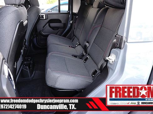 Certified 2025 Jeep Gladiator Rubicon w/ Convenience Group AWD/4WD image 13