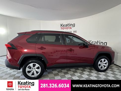 Used 2021 Toyota RAV4 LE FWD image 4
