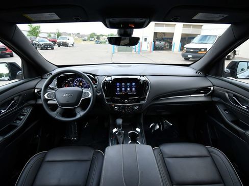 Used 2023 Chevrolet Traverse Premier w/ Redline Edition AWD/4WD image 3