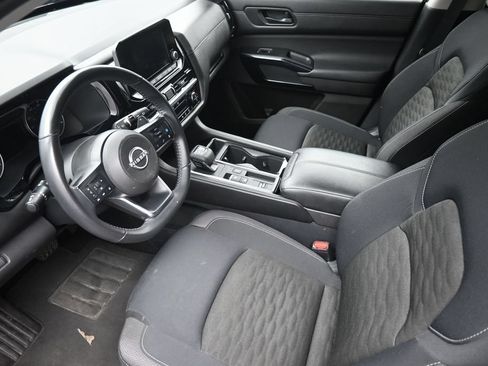 Used 2025 Nissan Pathfinder SV FWD image 21