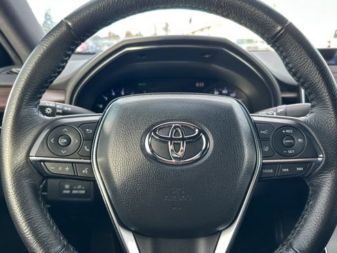 Certified 2022 Toyota Avalon XLE image 22