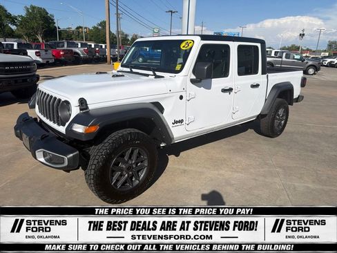 Used 2025 Jeep Gladiator Sport AWD/4WD image 14