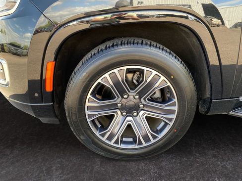 Used 2024 Jeep Wagoneer L Series II w/ Flexible Seating Group AWD/4WD image 9