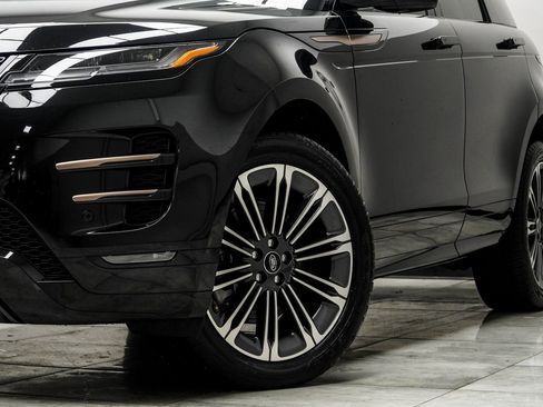 Used 2024 Land Rover Range Rover Evoque Dynamic SE AWD/4WD image 3
