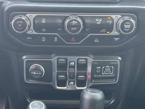 Used 2021 Jeep Wrangler Unlimited Sport AWD/4WD image 17