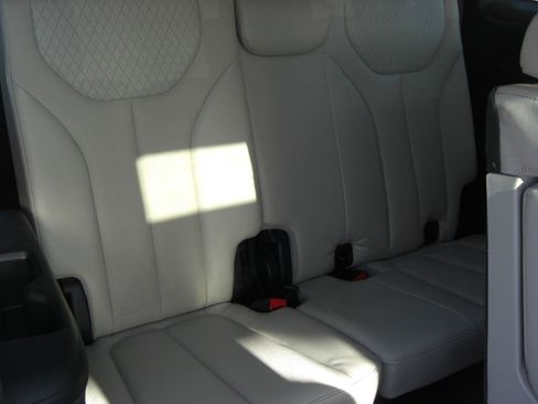 Used 2022 Hyundai Palisade SEL w/ 8P Bench Seat Package FWD image 19