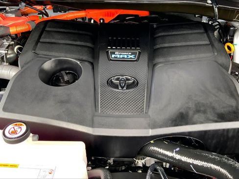 Used 2025 Toyota Tundra Platinum image 32