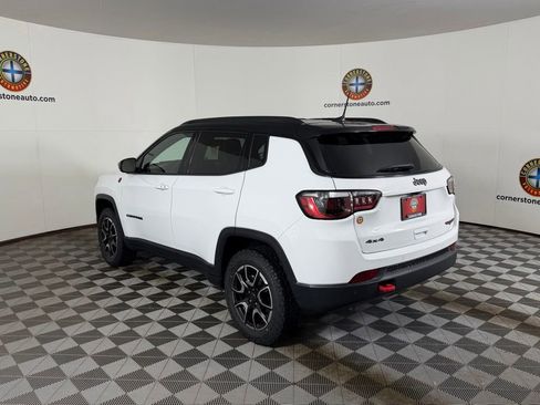 Used 2025 Jeep Compass Trailhawk AWD/4WD image 21