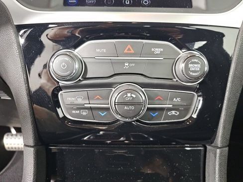 Certified 2023 Chrysler 300 Touring w/ Sport Appearance Package image 18