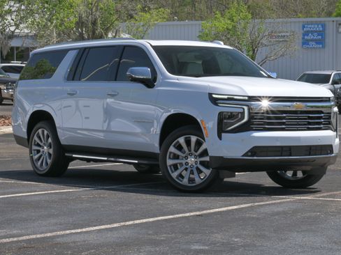 New 2026 Chevrolet Suburban Premier AWD/4WD image 2