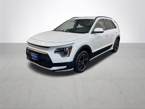 Used 2024 Kia Niro LX FWD image 2